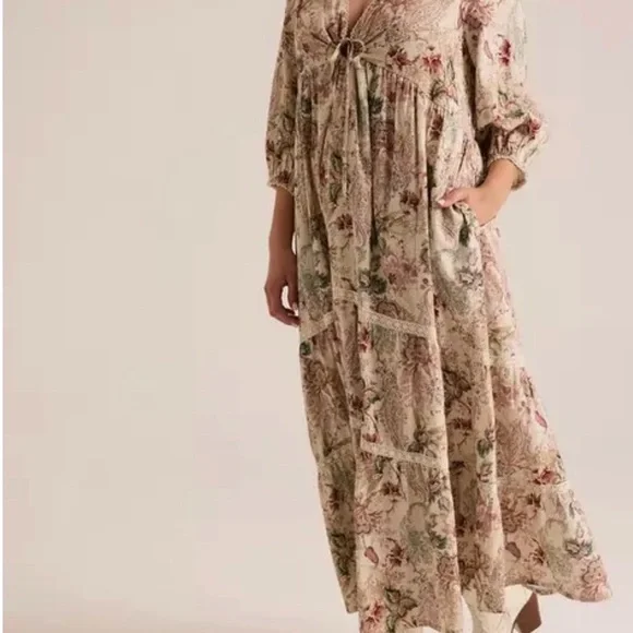 Torrid Cream Floral  Boho Maxi Dress
Torrid Size 2 - Picture 3 of 5